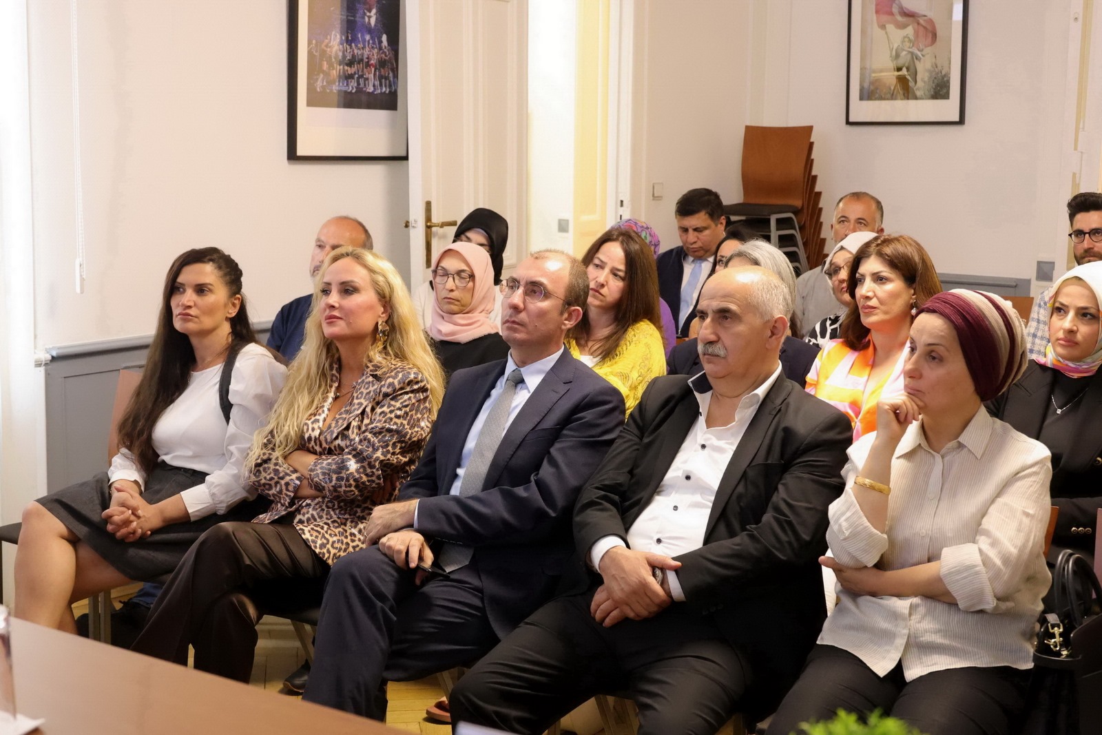 Berlin`de “Koruyucu Ailem Olur musun?” konulu toplantı düzenlendi
