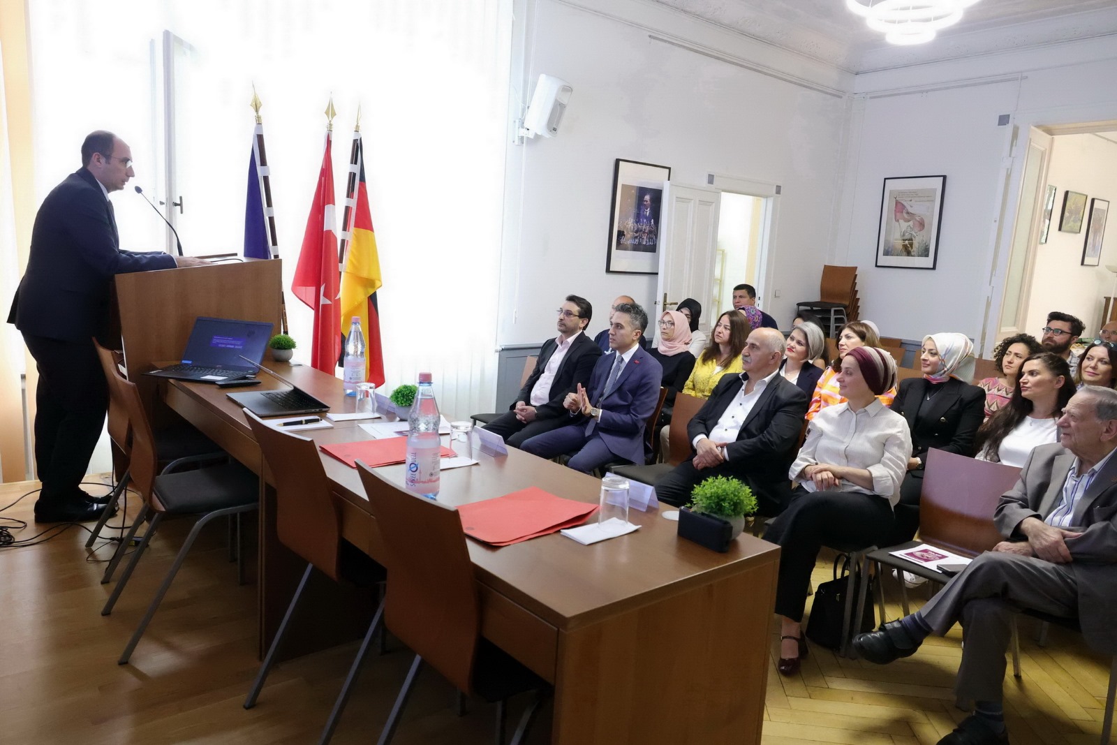 Berlin`de “Koruyucu Ailem Olur musun?” konulu toplantı düzenlendi