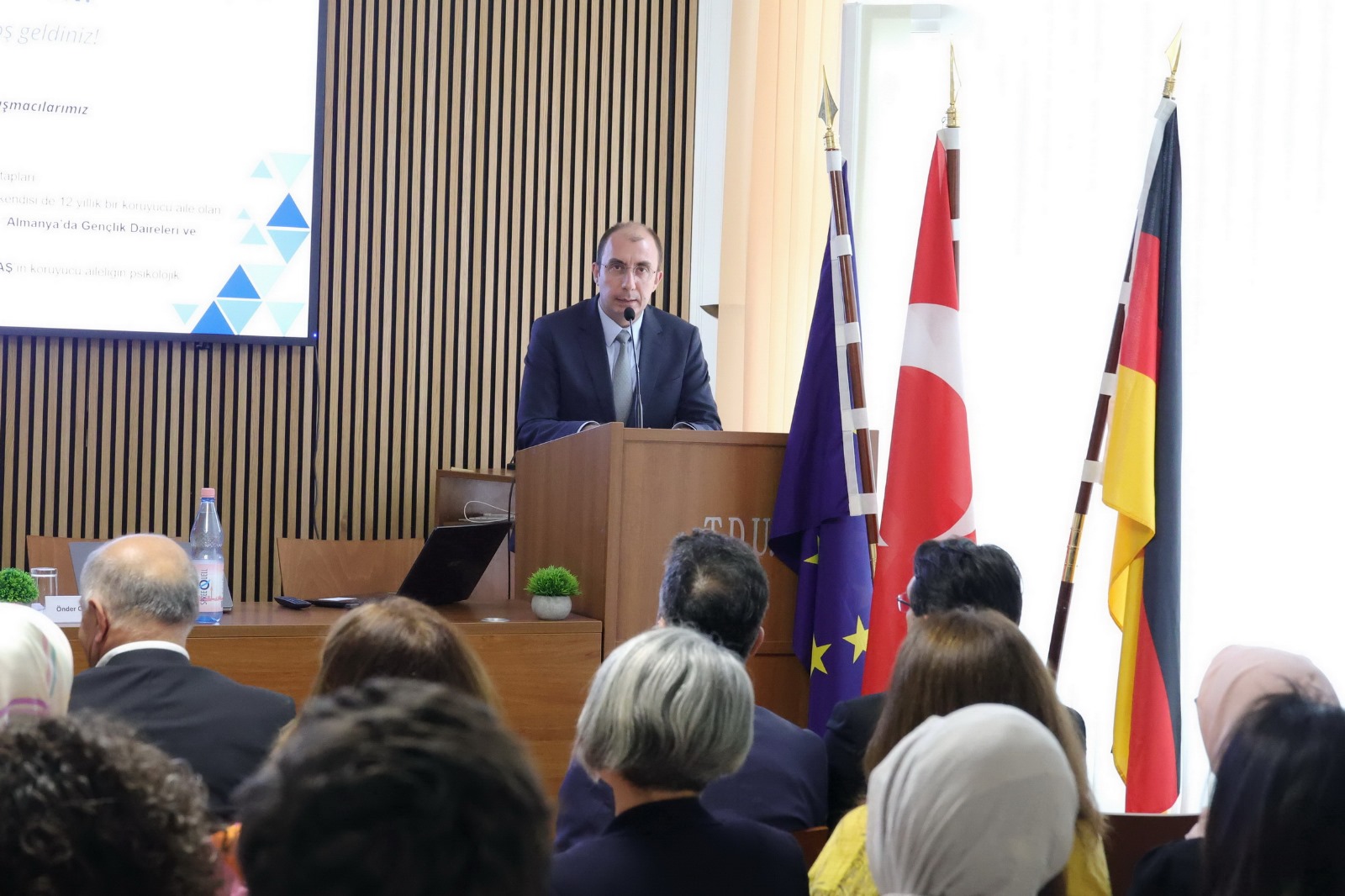 Berlin`de “Koruyucu Ailem Olur musun?” konulu toplantı düzenlendi