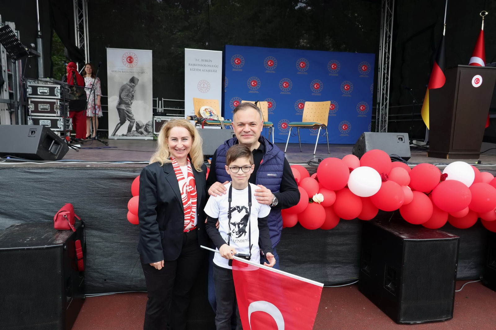 Berlin`de 19 Mayıs ve 23 Nisan Şenlikleri Coşkuyla Kutlandı