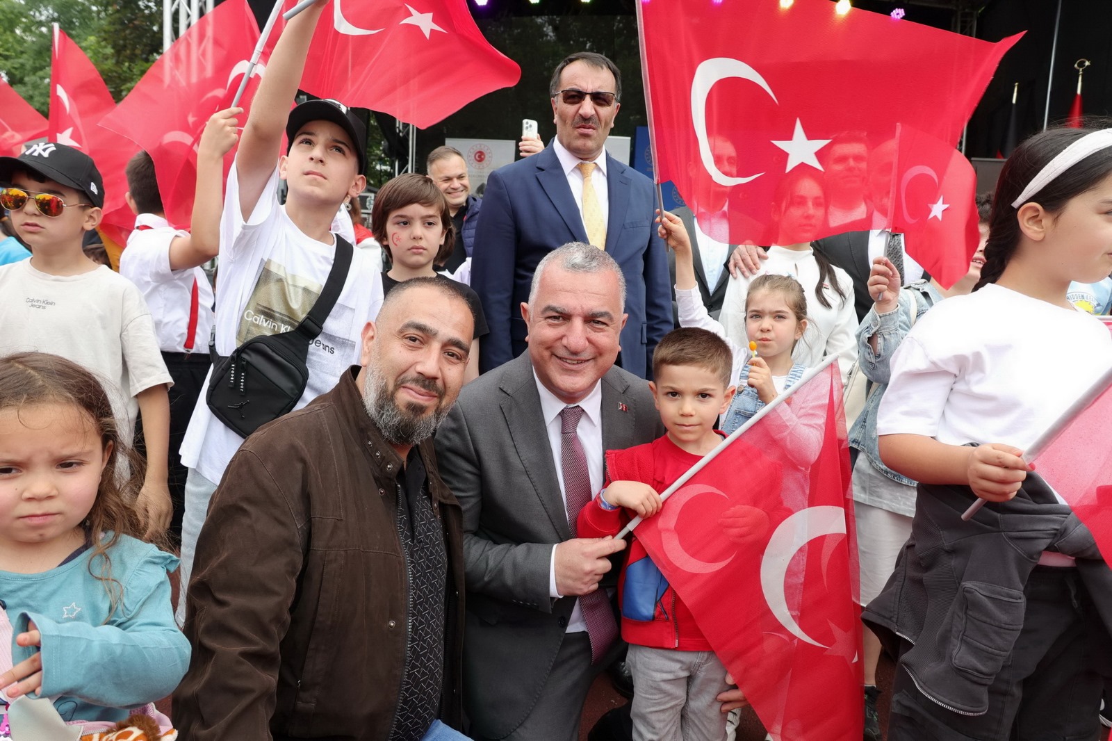 Berlin`de 19 Mayıs ve 23 Nisan Şenlikleri Coşkuyla Kutlandı