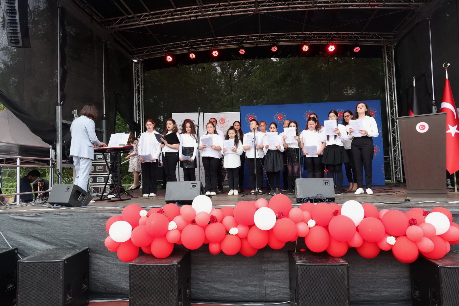 Berlin`de 19 Mayıs ve 23 Nisan Şenlikleri Coşkuyla Kutlandı
