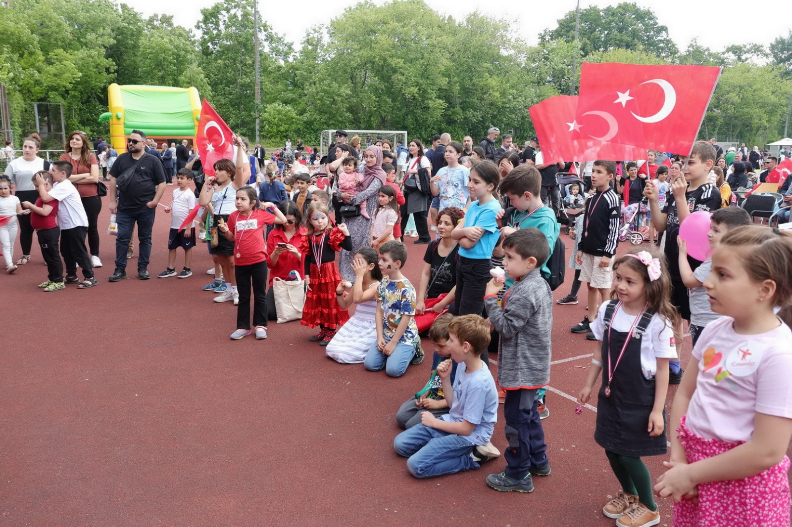 Berlin`de 19 Mayıs ve 23 Nisan Şenlikleri Coşkuyla Kutlandı