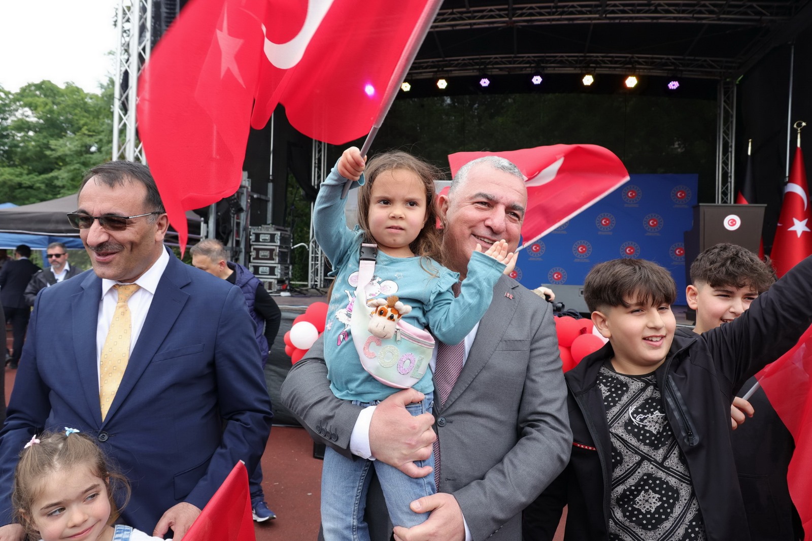 Berlin`de 19 Mayıs ve 23 Nisan Şenlikleri Coşkuyla Kutlandı