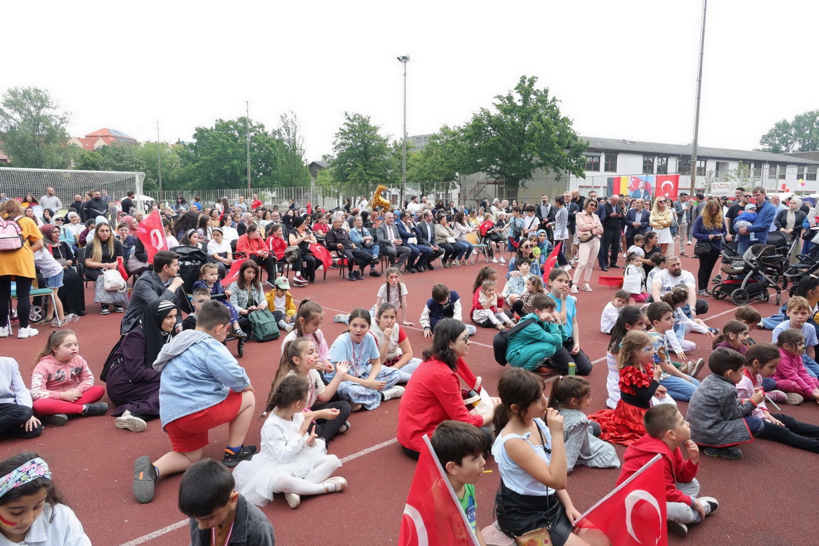 Berlin`de 19 Mayıs ve 23 Nisan Şenlikleri Coşkuyla Kutlandı