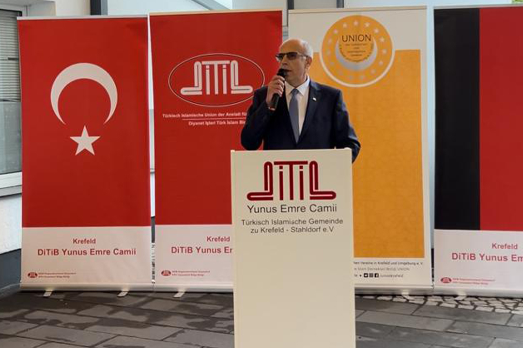Krefeld’de tarihi gün: Açıktan ilk ezan okundu