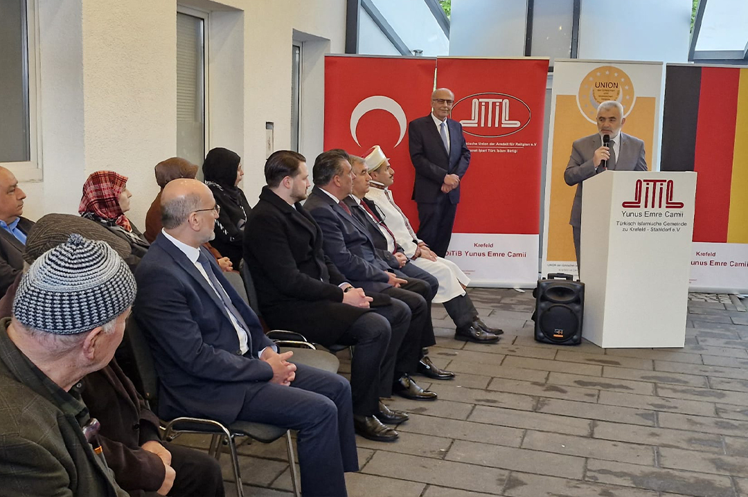 Krefeld’de tarihi gün: Açıktan ilk ezan okundu