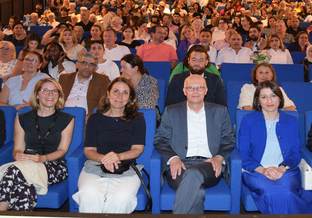 Menekşe Korosu insanları müzikle kaynaştırdı