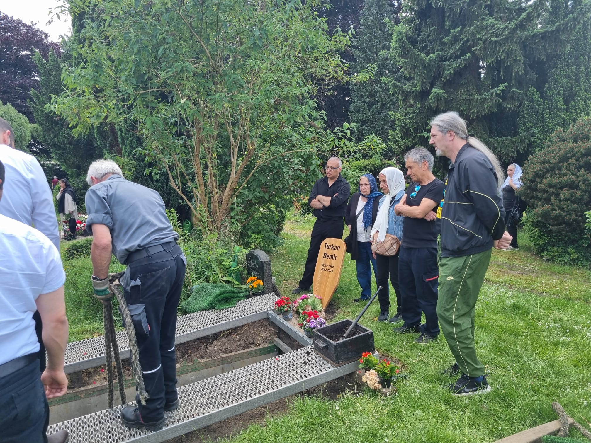 Hamburg`un sevilen ablası son yolculuğuna uğurlandı