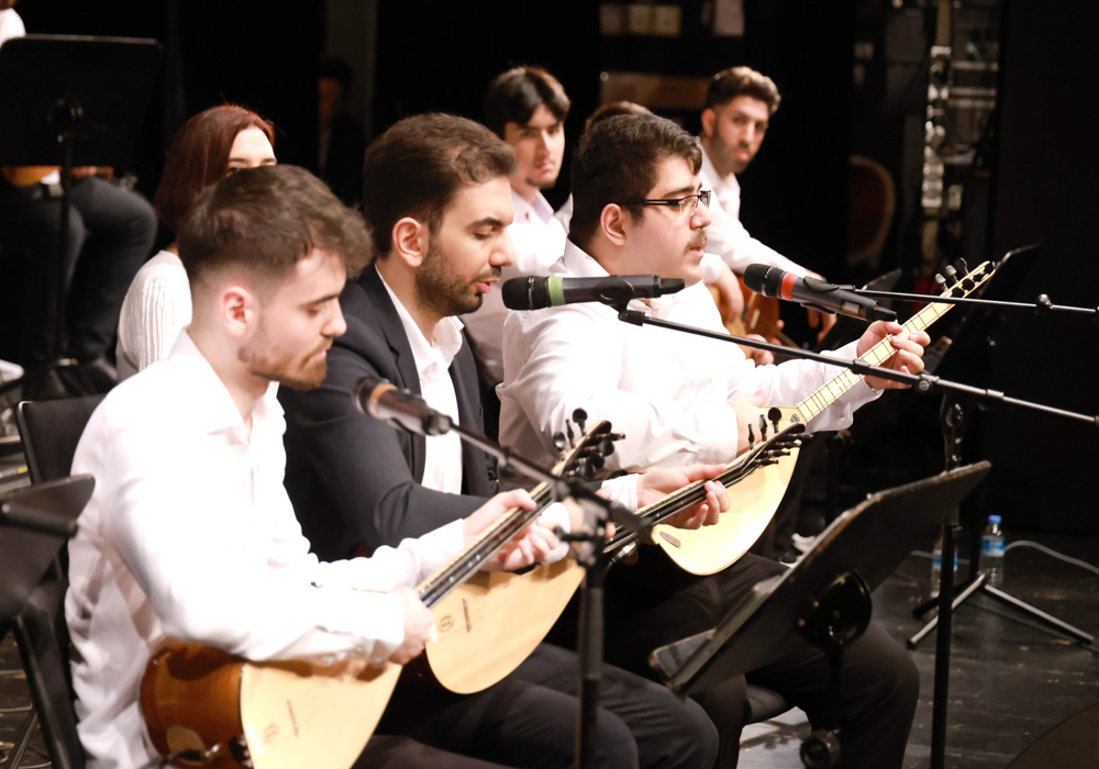 Şahin Bağlama Okulu, kuruluşunun 24. Yılını güzel bir konserle kutladı