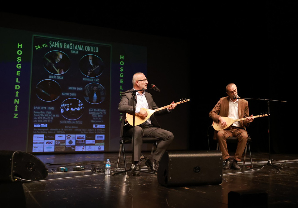Şahin Bağlama Okulu, kuruluşunun 24. Yılını güzel bir konserle kutladı