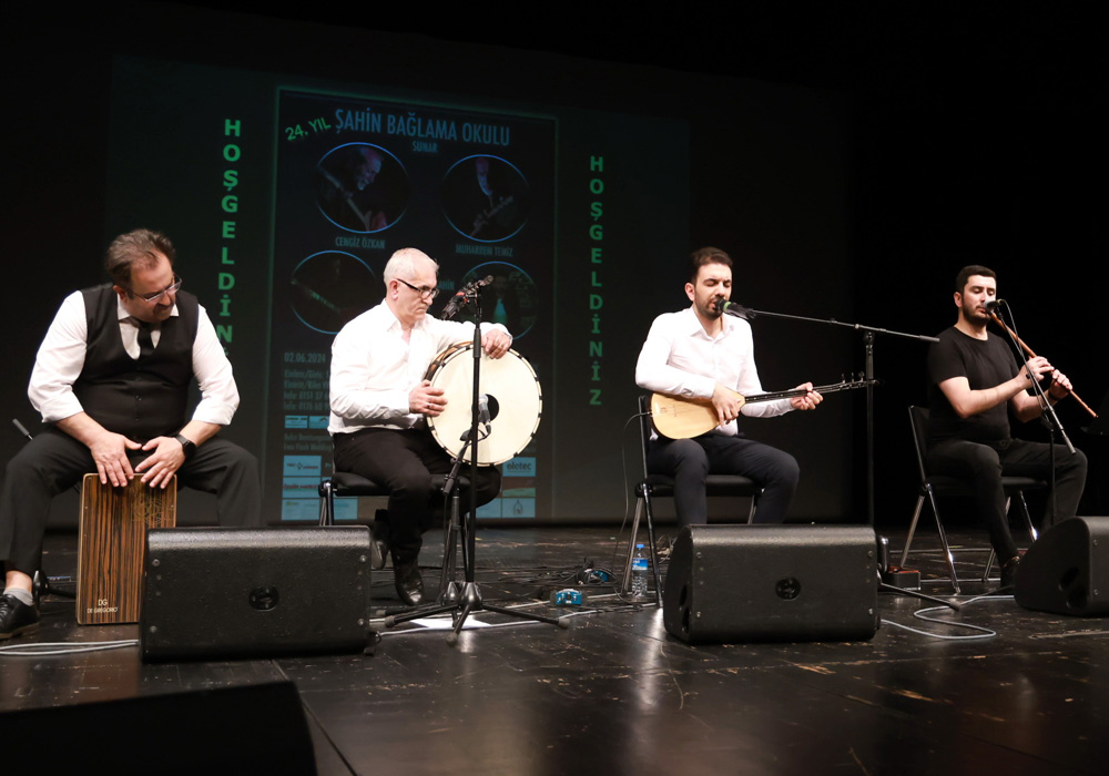 Şahin Bağlama Okulu, kuruluşunun 24. Yılını güzel bir konserle kutladı