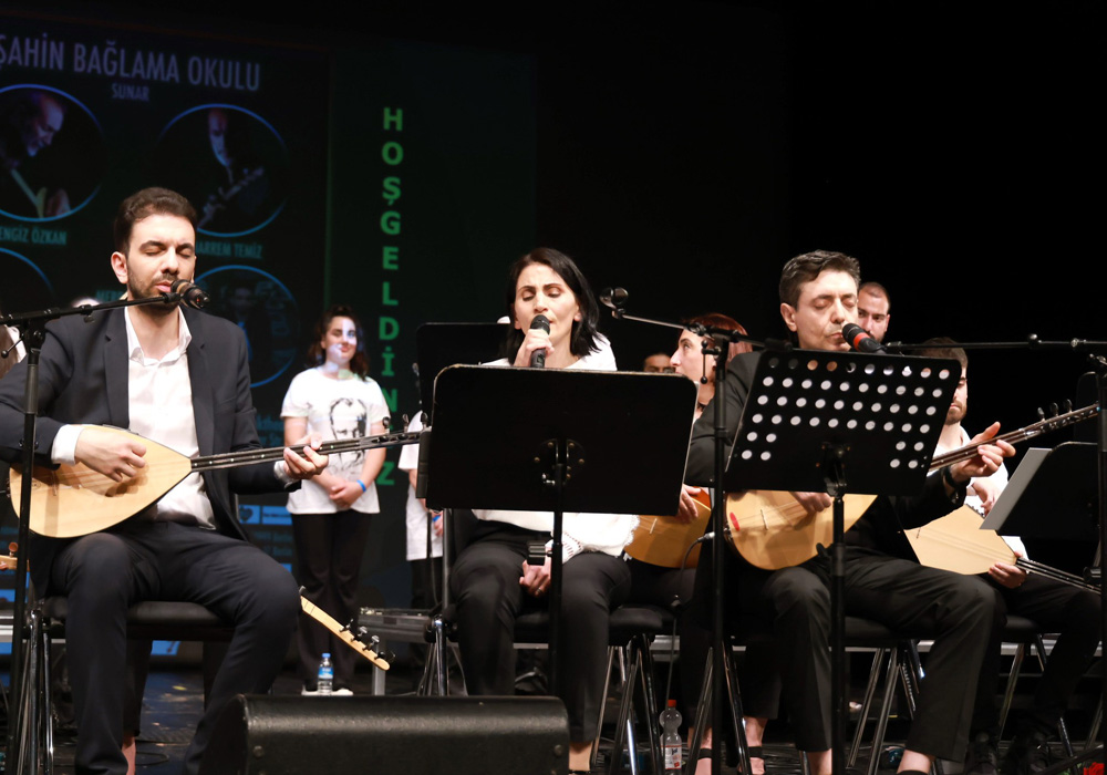 Şahin Bağlama Okulu, kuruluşunun 24. Yılını güzel bir konserle kutladı