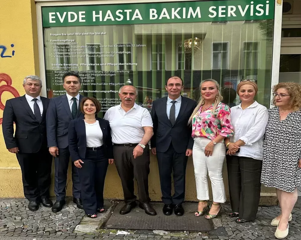 Berlin Dosteli’nden Birinci Nesille Bayramlaşma