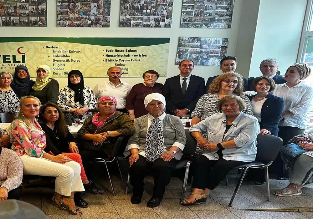 Berlin Dosteli’nden Birinci Nesille Bayramlaşma