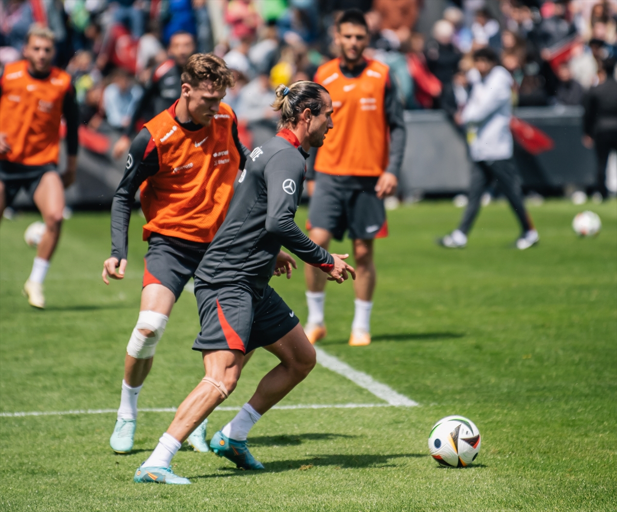 A Milli Takım, EURO 2024 için ilk antrenmanını taraftara açtı