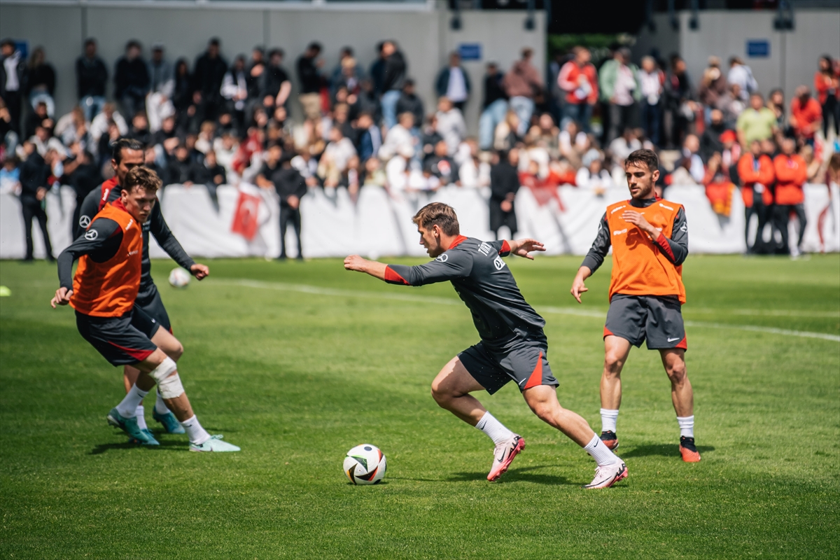 A Milli Takım, EURO 2024 için ilk antrenmanını taraftara açtı
