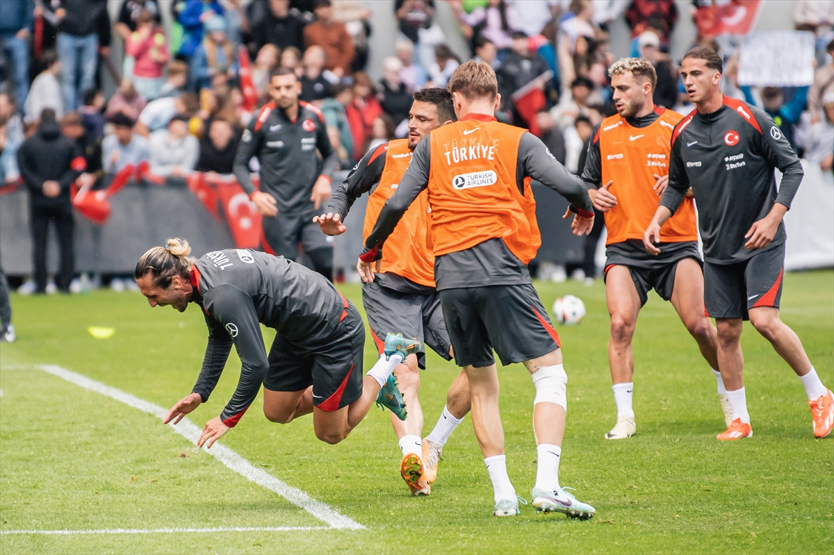 A Milli Takım, EURO 2024 için ilk antrenmanını taraftara açtı