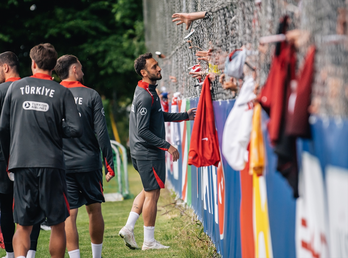 A Milli Takım, EURO 2024 için ilk antrenmanını taraftara açtı