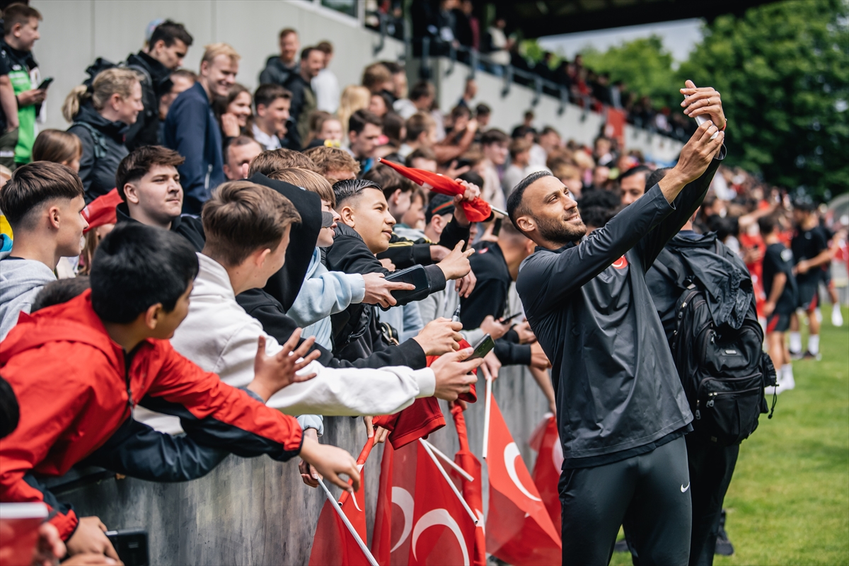 A Milli Takım, EURO 2024 için ilk antrenmanını taraftara açtı