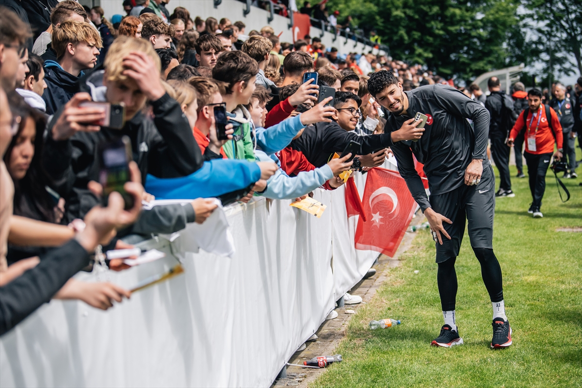 A Milli Takım, EURO 2024 için ilk antrenmanını taraftara açtı