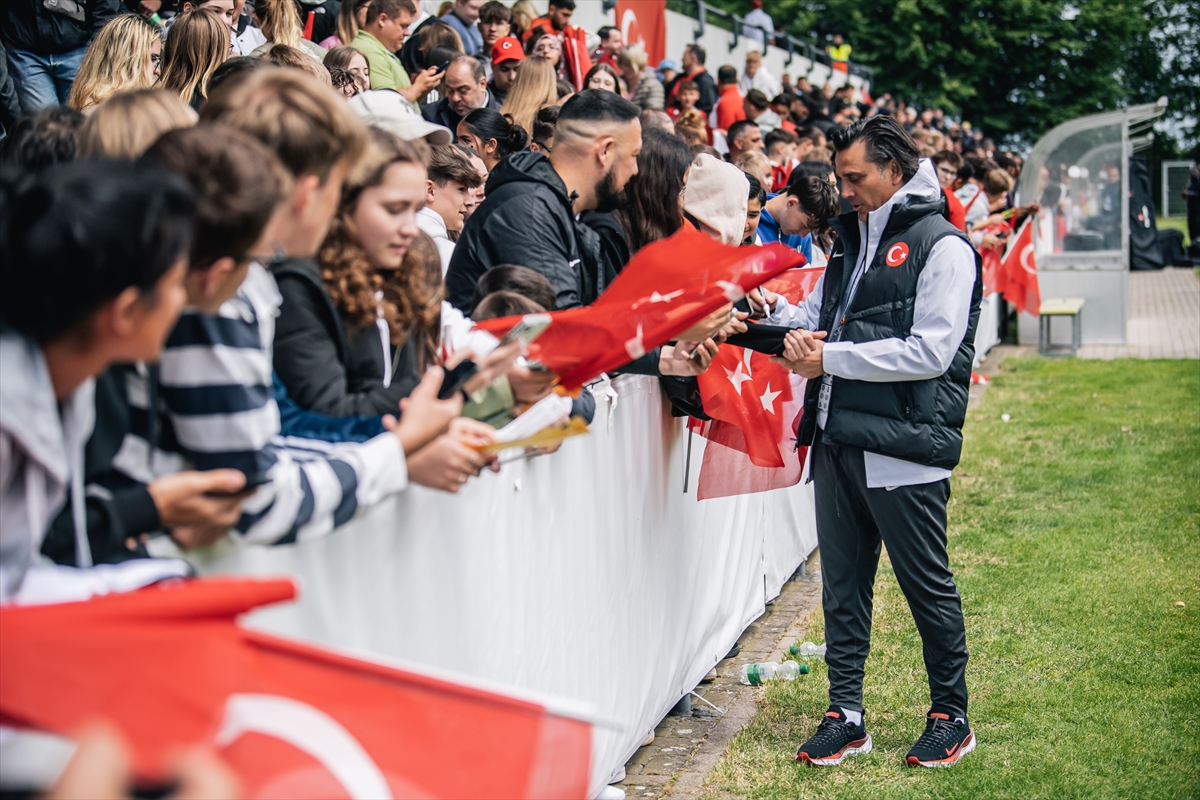 A Milli Takım, EURO 2024 için ilk antrenmanını taraftara açtı
