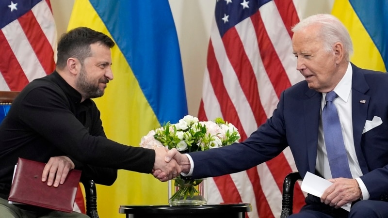 Biden, Zelenski’den kamuoyu önünde özür diledi