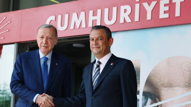 Erdoğan, 18 yıl sonra CHP’yi ziyaret etti
