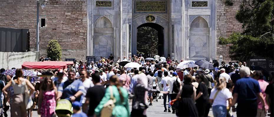 Türkiye bu yılın 5 aylık döneminde 18 milyona yakın ziyaretçi ağırladı