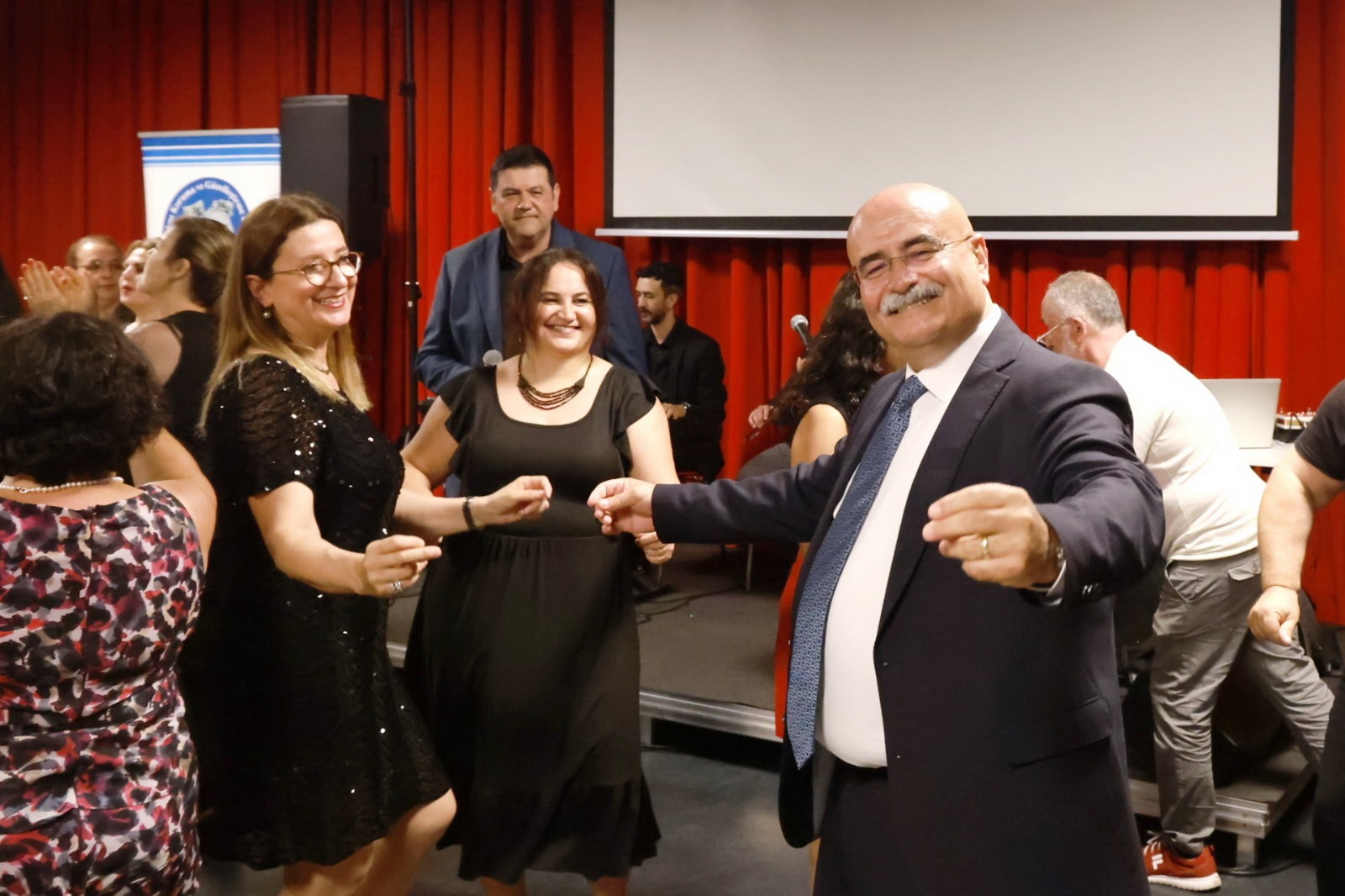 Berlin'de Muhteşem Bahadın Yaşlanma Vakfı Dayanışma Gecesi