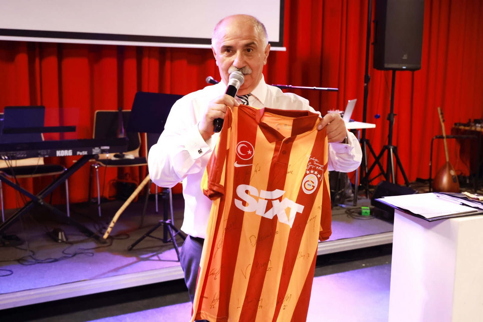 Berlin'de Muhteşem Bahadın Yaşlanma Vakfı Dayanışma Gecesi