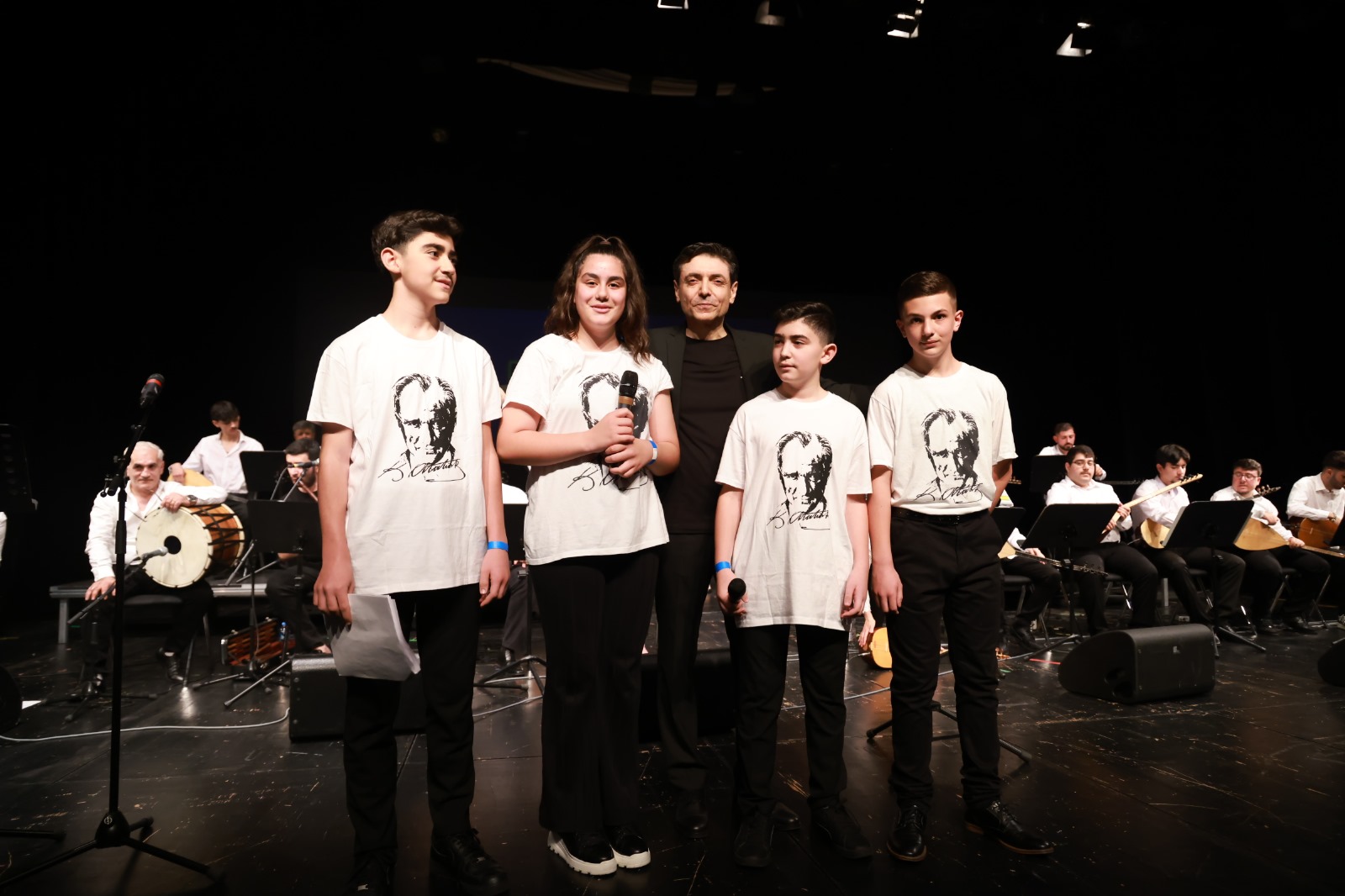 Şahin Bağlama Okulu, kuruluşunun 24. Yılını güzel bir konserle kutladı