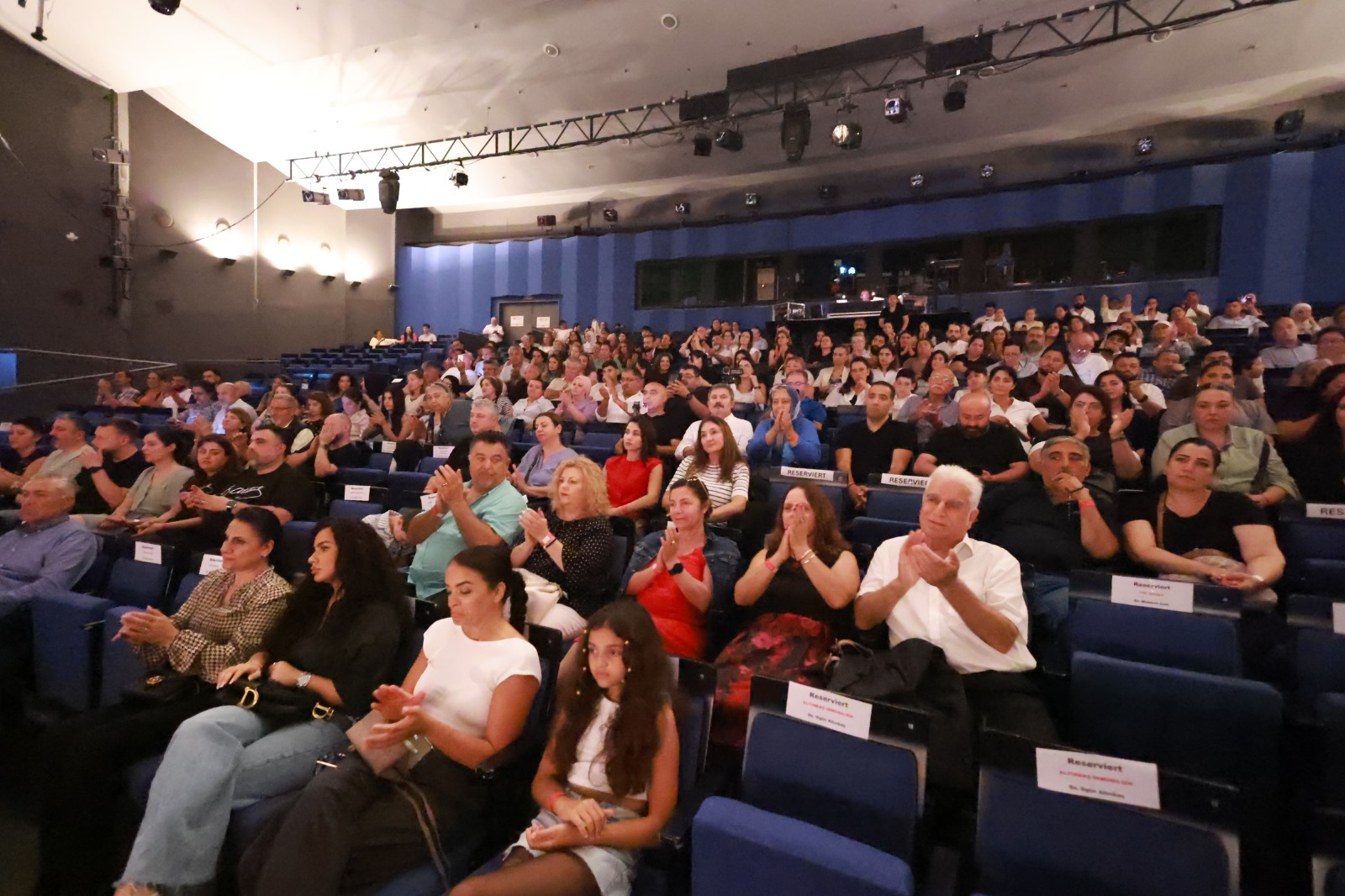 Şahin Bağlama Okulu, kuruluşunun 24. Yılını güzel bir konserle kutladı