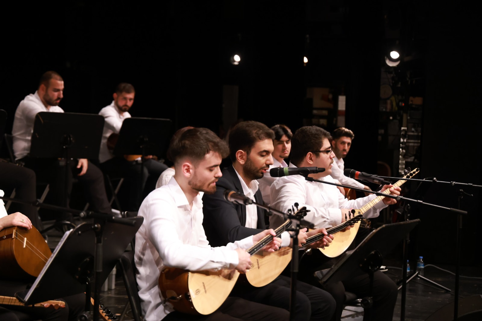 Şahin Bağlama Okulu, kuruluşunun 24. Yılını güzel bir konserle kutladı