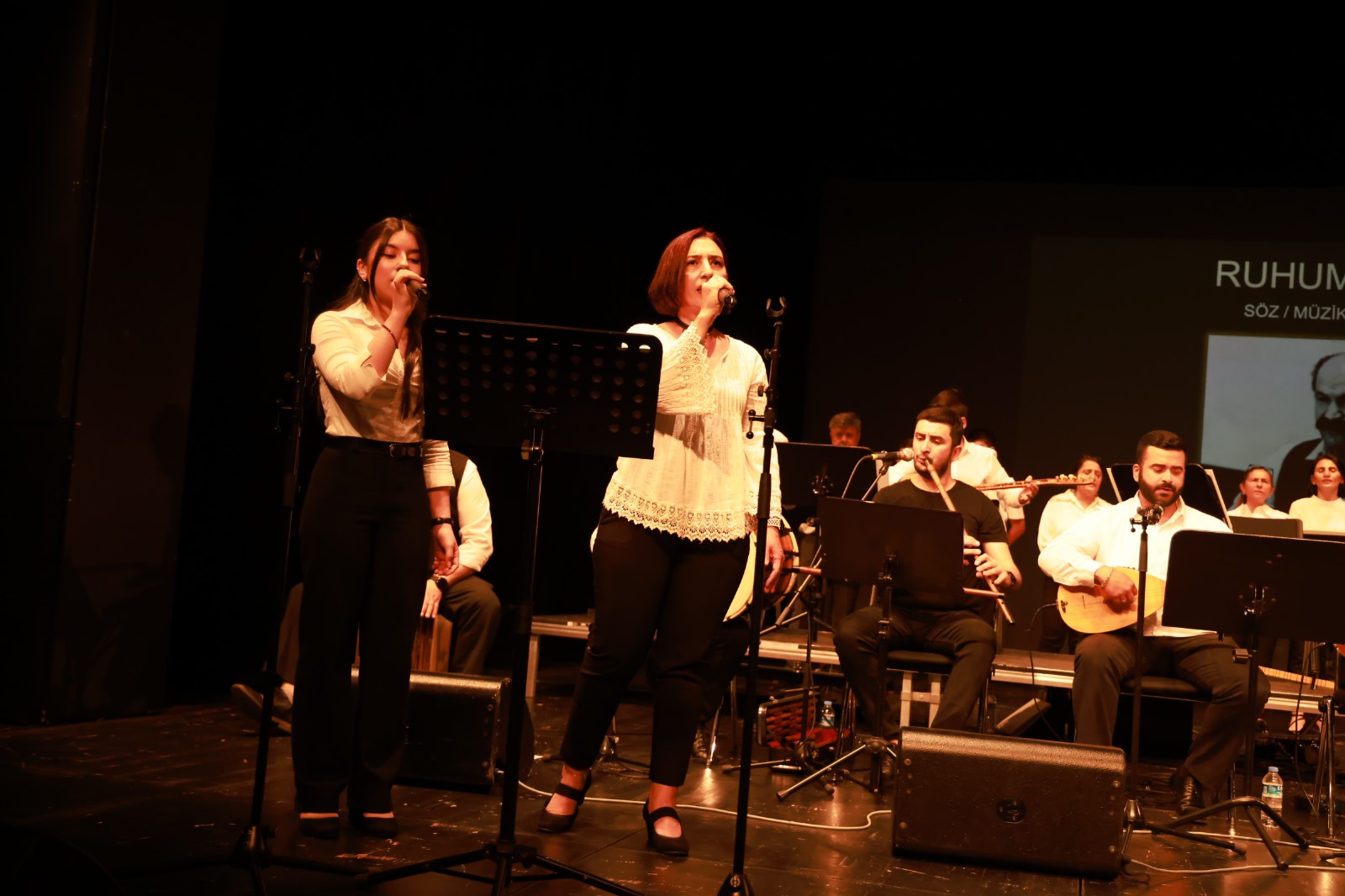 Şahin Bağlama Okulu, kuruluşunun 24. Yılını güzel bir konserle kutladı