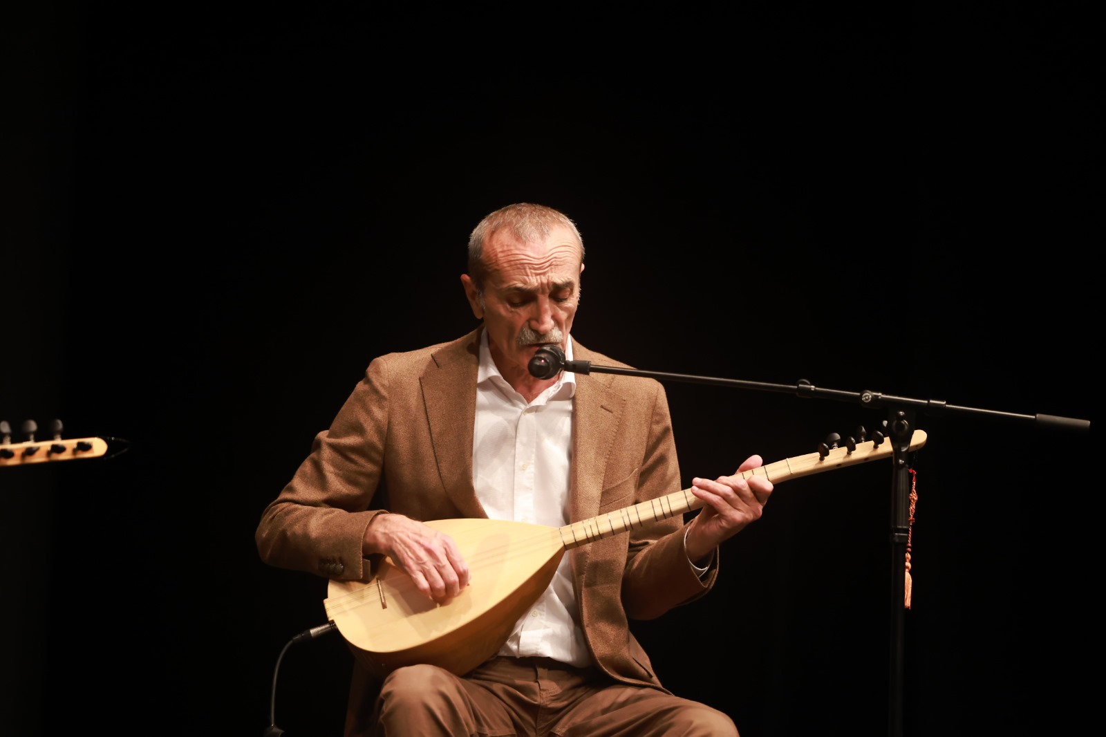 Şahin Bağlama Okulu, kuruluşunun 24. Yılını güzel bir konserle kutladı