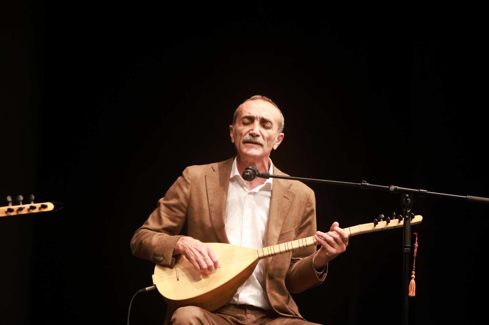 Şahin Bağlama Okulu, kuruluşunun 24. Yılını güzel bir konserle kutladı