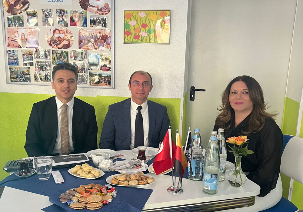 Başkonsolos Şanlı ile Müsteşar Duman Vatandaşları Bilgilendiriyorlar