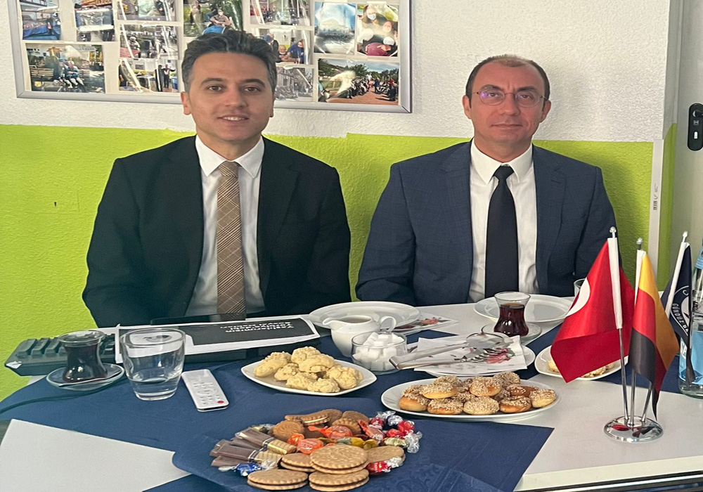 Başkonsolos Şanlı ile Müsteşar Duman Vatandaşları Bilgilendiriyorlar