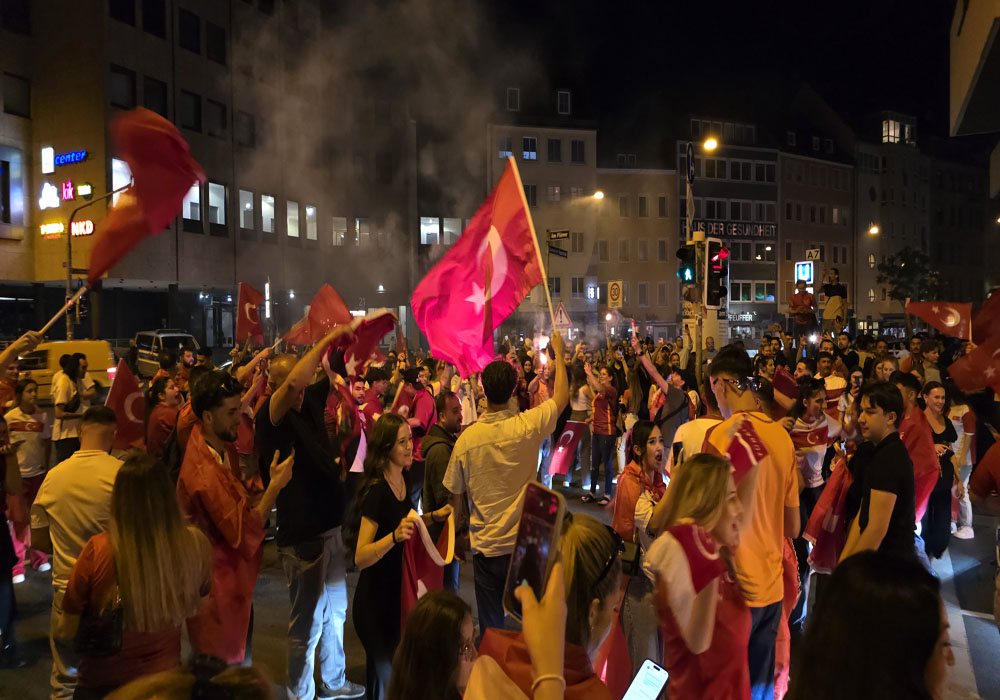 Çek galibiyeti sokaklara döktü