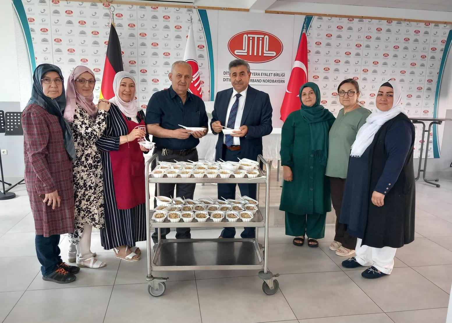 DİTİB Fürth Mevlâna Camii’n de dağıtılan Aşure ’ye yoğun ilgi