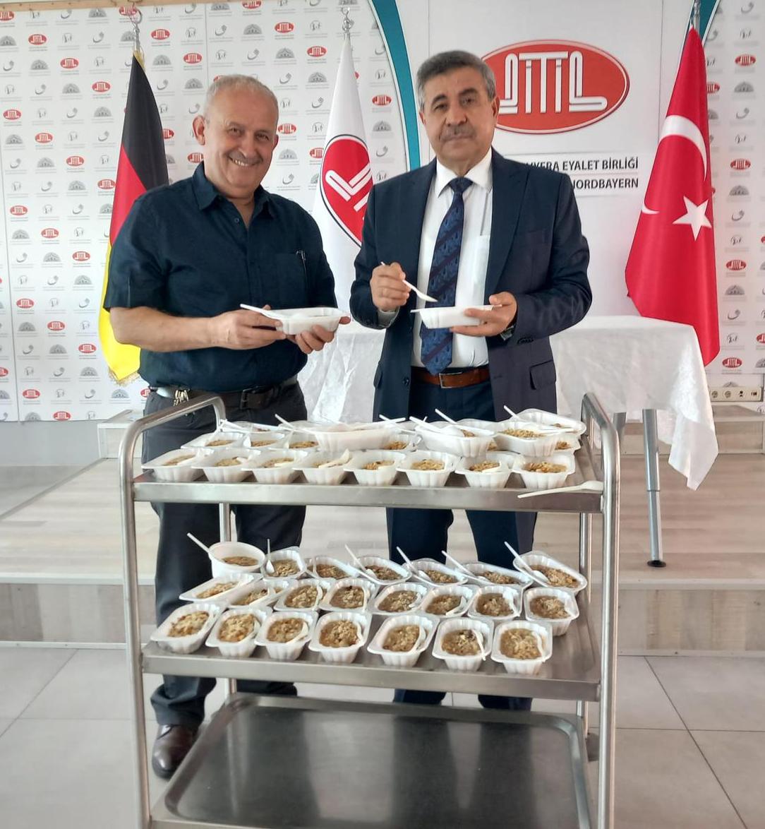 DİTİB Fürth Mevlâna Camii’n de dağıtılan Aşure ’ye yoğun ilgi
