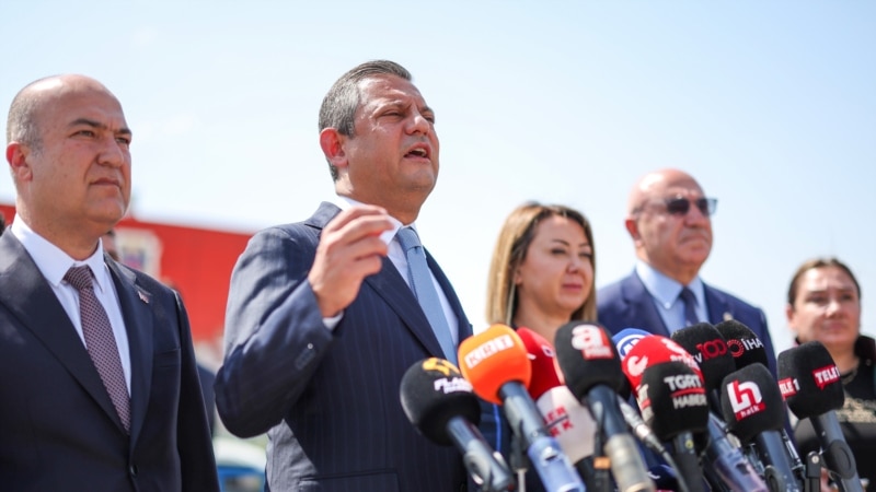 “Eğitimde tarikatlar ve cemaatlar kavgası var”