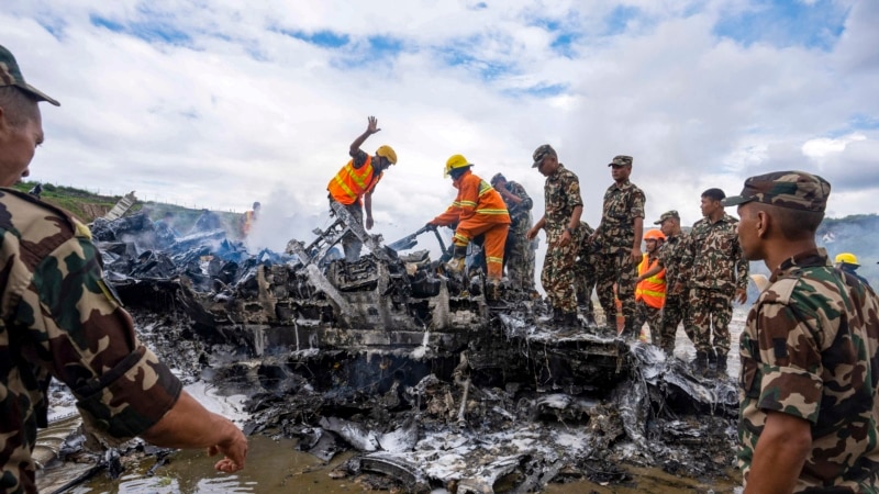 Katmandu’da havalanırken düşen uçakta 18 kişi öldü