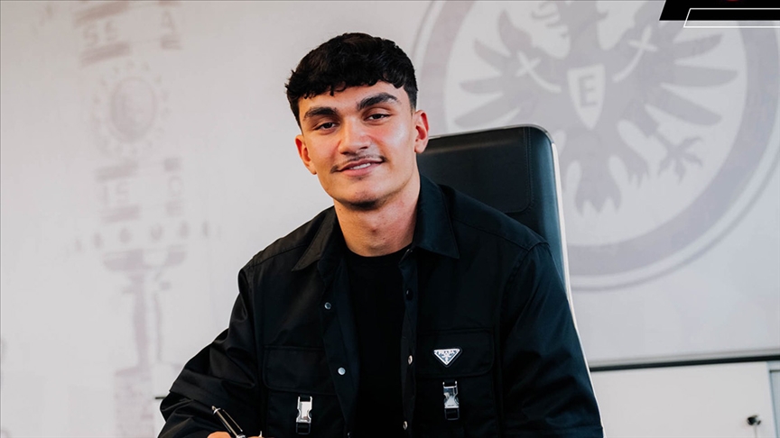 Can Uzun, Almanya Bundesliga ekibi Eintracht Frankfurt'a transfer oldu