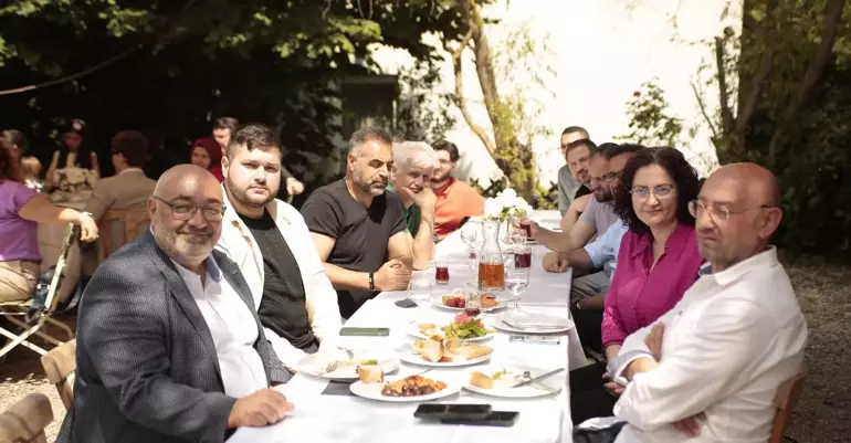 ‘Gençlerimizi önemli kurumlarda görmeliyiz’