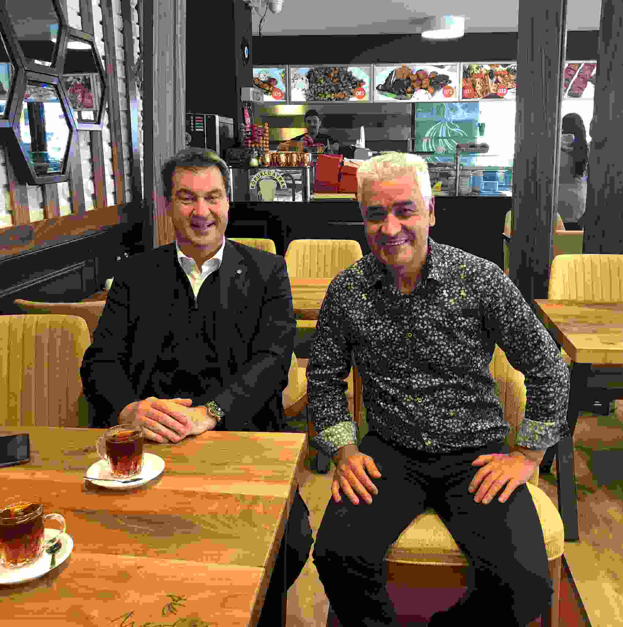 Söder, hem kesti hem döner ikram etti