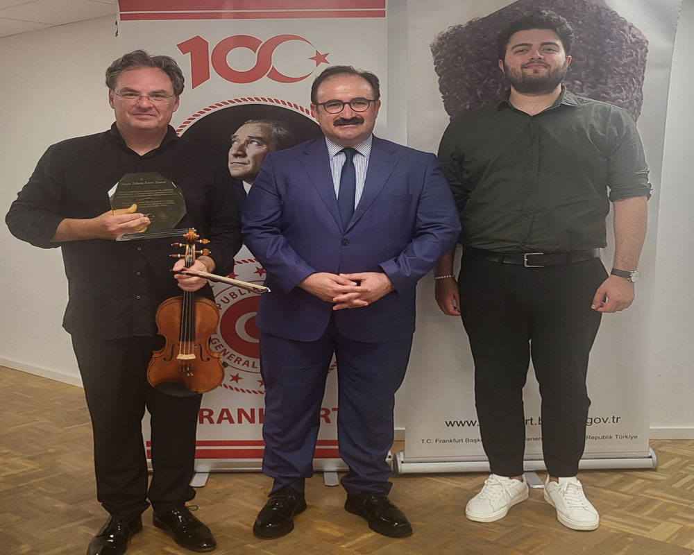 Frankfurt’ta söyleşili müzik akşamı