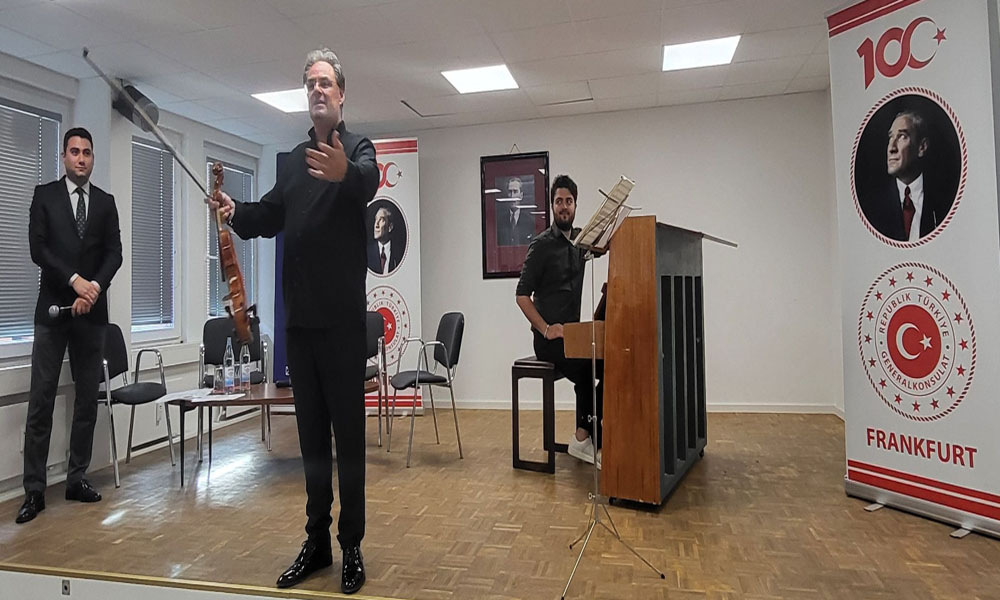 Frankfurt’ta söyleşili müzik akşamı