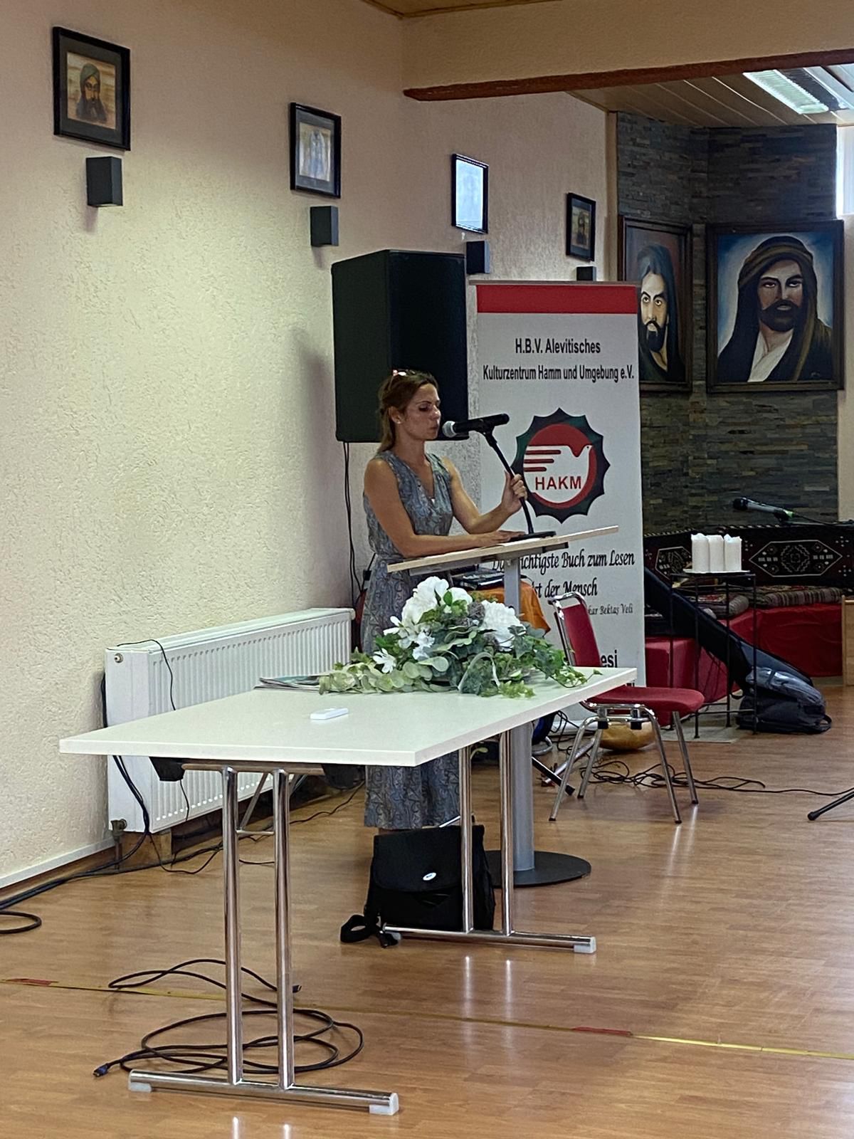 Almanya’daki Cemevlerinde oruçlar açıldı aşure pay edildi